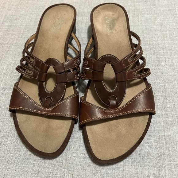 Clarks Artisan Sandals Women's size 8 - Picture 2 of 8